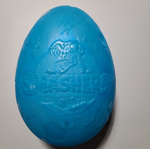 Zuru Smashers Dino Ice Age Surprise! Egg Holder, Eggs, and Figures - Picture 2 of 5